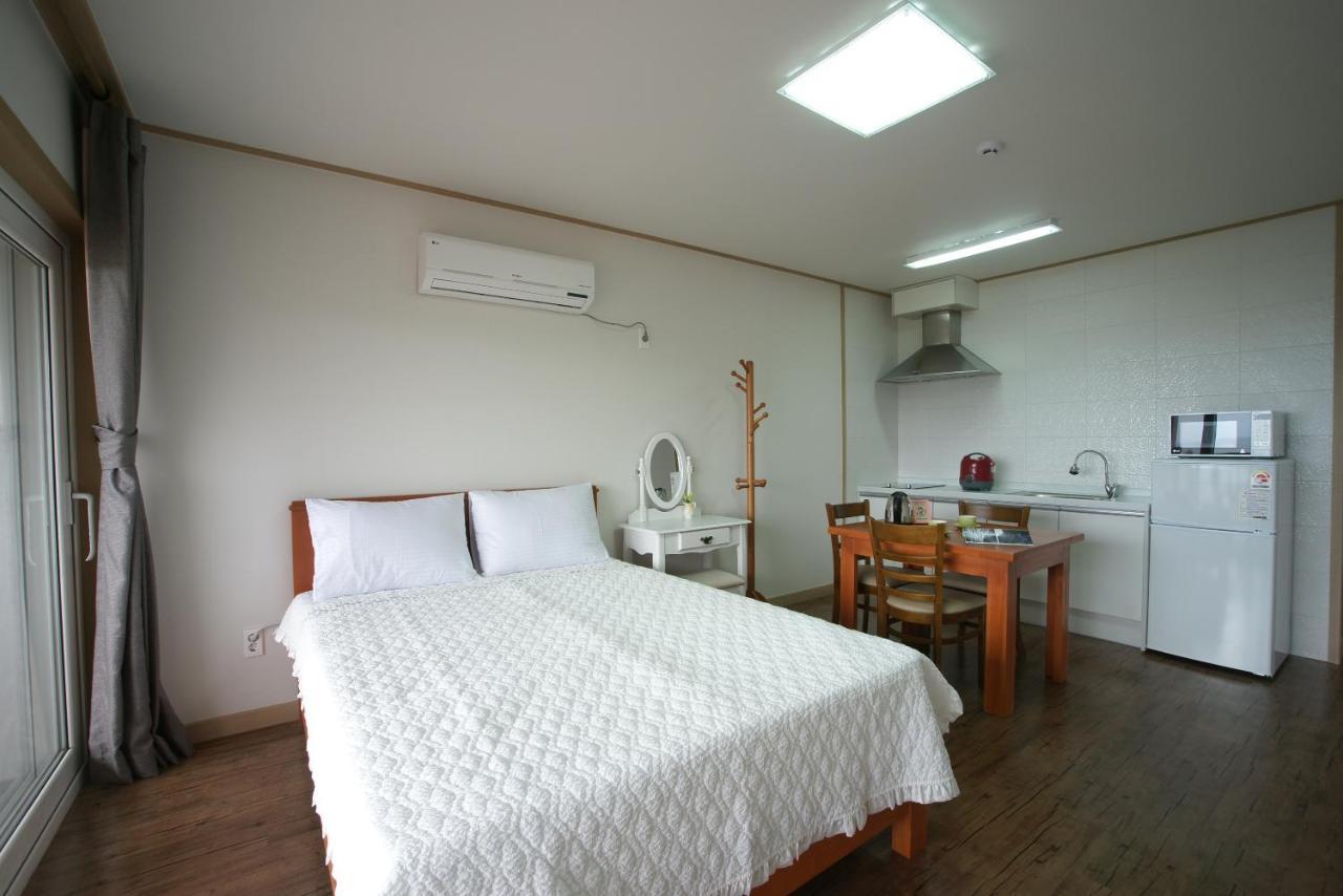 Good Day Pension Seogwipo-stad Buitenkant foto