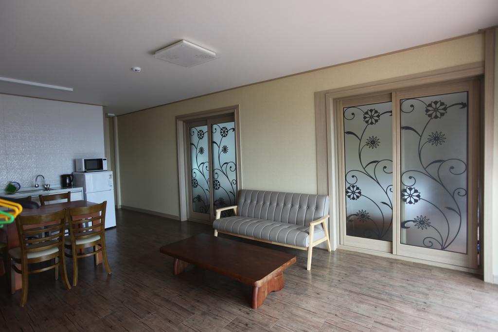 Good Day Pension Seogwipo-stad Kamer foto